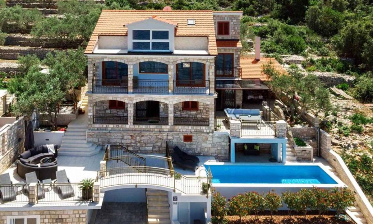 Prigradica House | Holiday home with pool and sea view