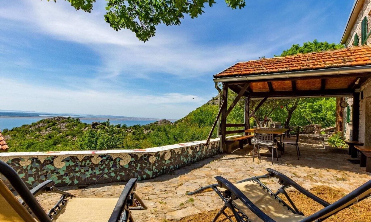 Starigrad House | Holiday Home in Starigrad near Paklenica