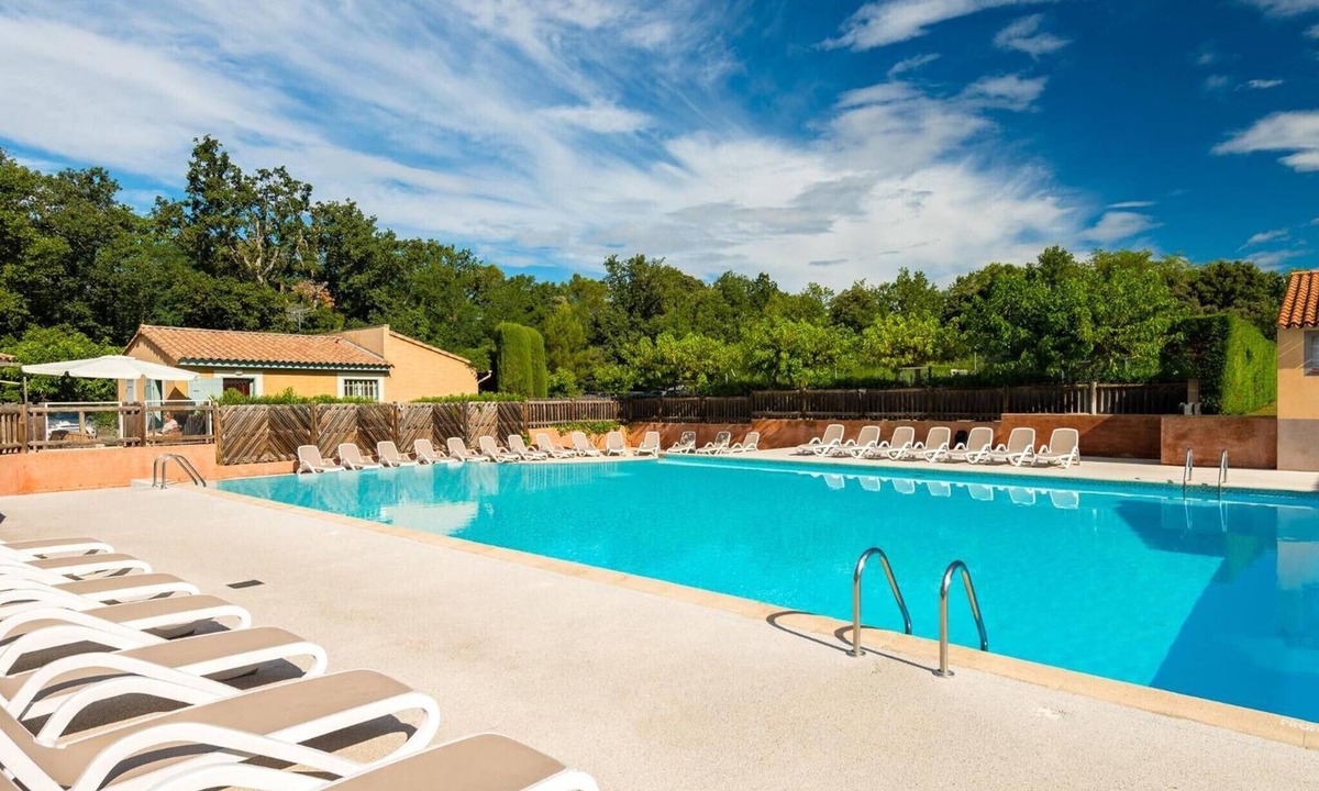 Gaujac House | Holiday Home '18 Les Mazets De Gaujac' with Shared Pool, Private Terrace & AC