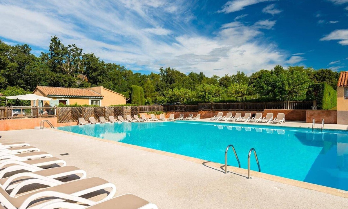 Gaujac House | Holiday Home '27 Les Mazets de Gaujac' with Shared Pool and Garden