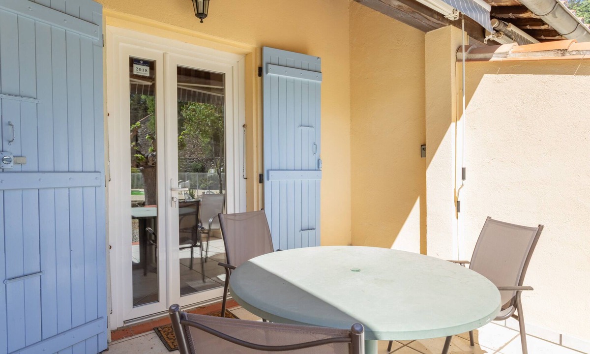 Reynes House | Holiday Home 5 with Mountain View and Shared Pool