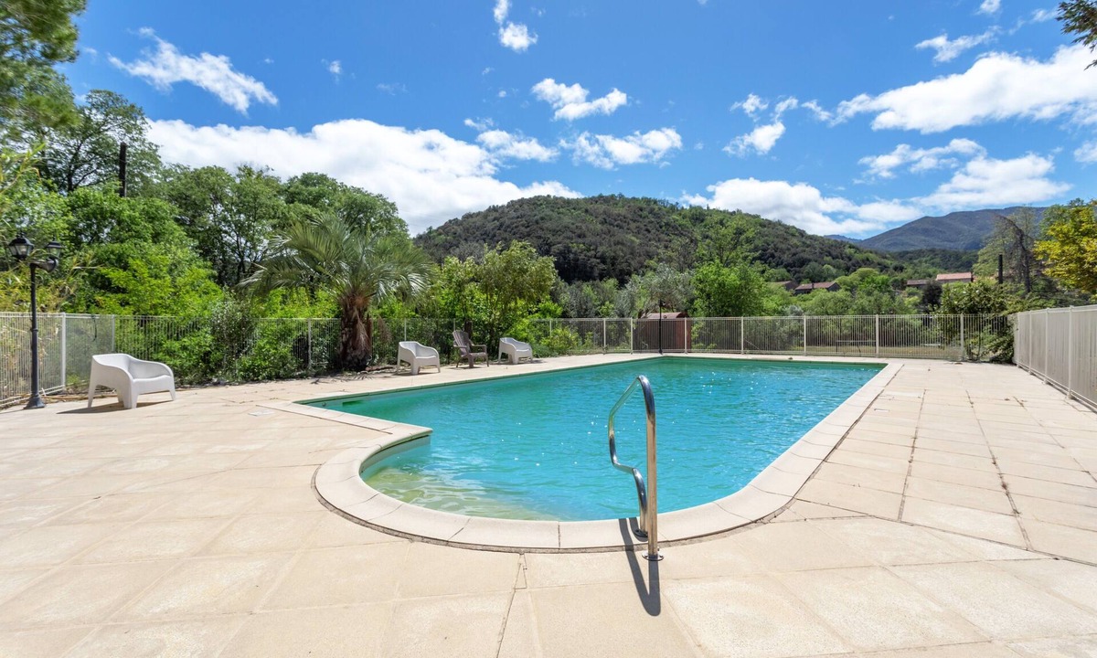 Reynes House | Holiday Home 6 with Mountain View, Air Conditioning