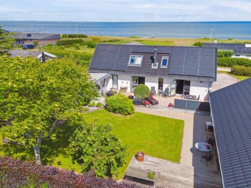 Allingabro House | Holiday Home Alona - 90m from the sea by Interhome