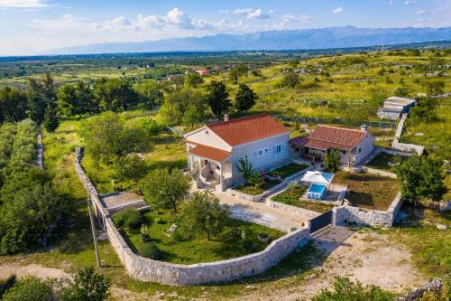 Benkovac House | Holiday home Ante with beautiful private garden