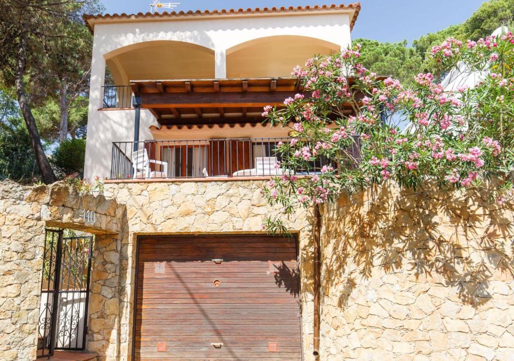 Pals House | Holiday Home Apartament Isern Baix by Interhome