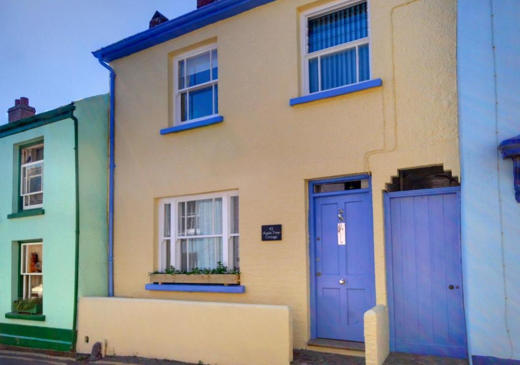 Appledore House | Holiday Home Apple Tree Cottage by Interhome