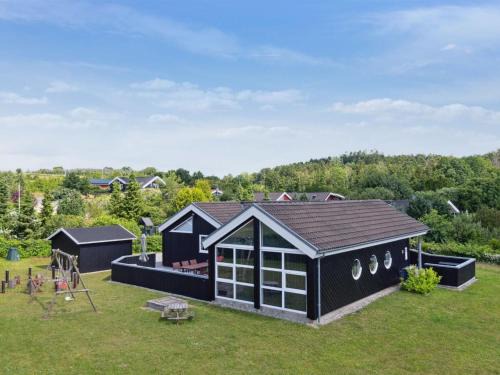 Lyngsbæk Strand House | Holiday Home Athisl - 800m from the sea by Interhome