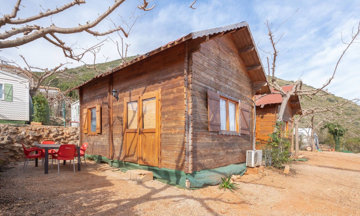 Barx House | Holiday Home 'Barraca' with Mountain View, Wi-Fi and Air Conditioning