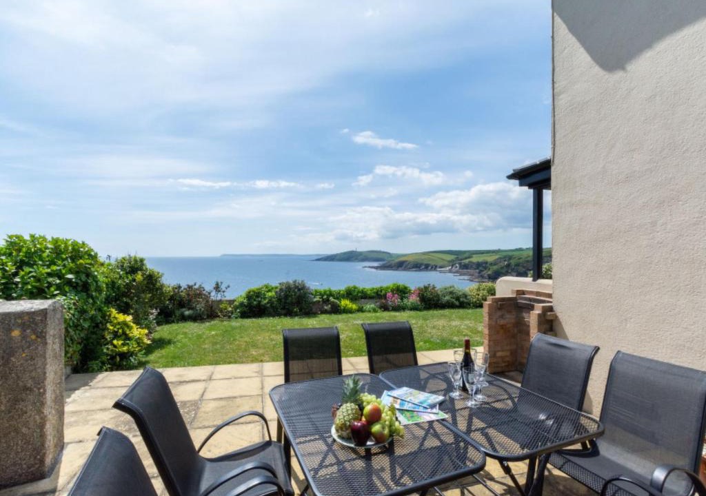 Polruan House | Holiday Home Battery Park by Interhome