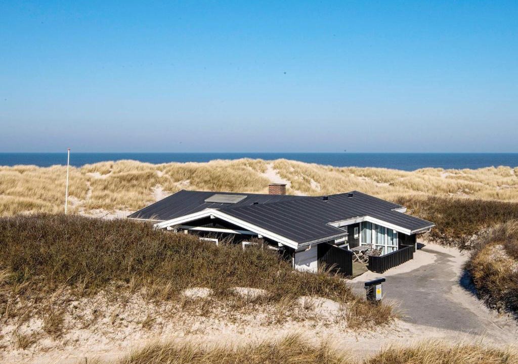 Henne Strand House | Holiday Home Blåklokkevej