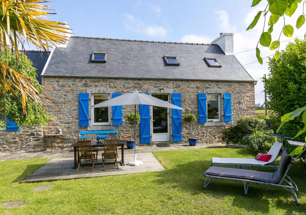 Locquirec House | Holiday Home Bleue by Interhome