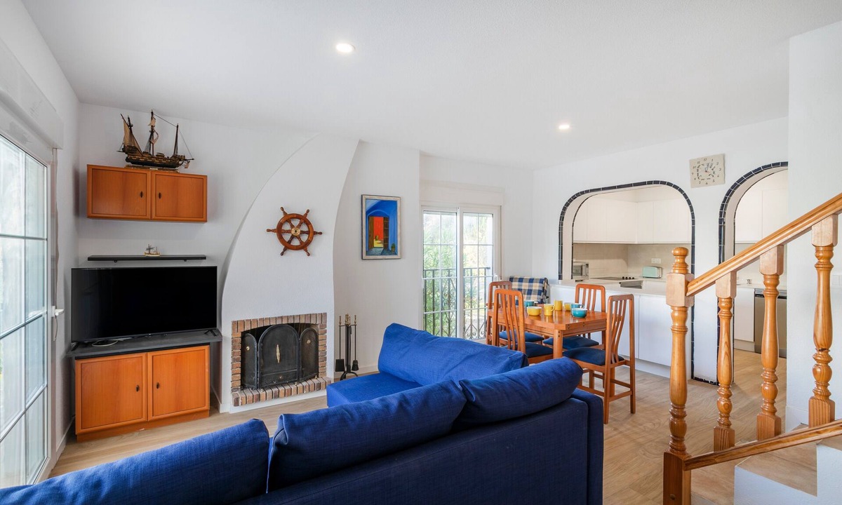 Gran Alacant House | Holiday Home 'Bungalow 213' with Shared Pool, Wi-Fi and Air Conditioning
