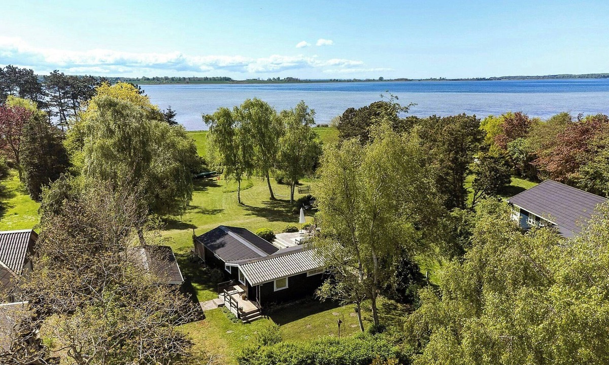 Skaverup House | Holiday home by Avnø Fjord in front of the sea