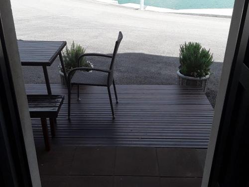 Hodilje House | Holiday Home By The Sea