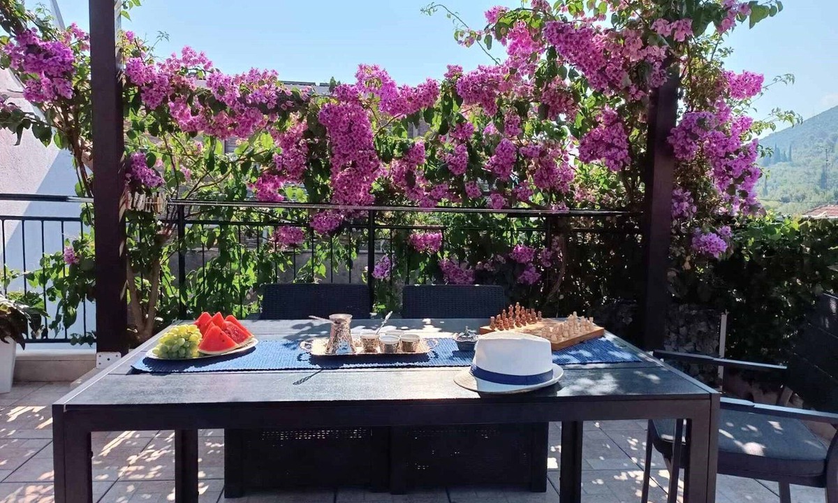 Hodilje House | Holiday Home By The Sea
