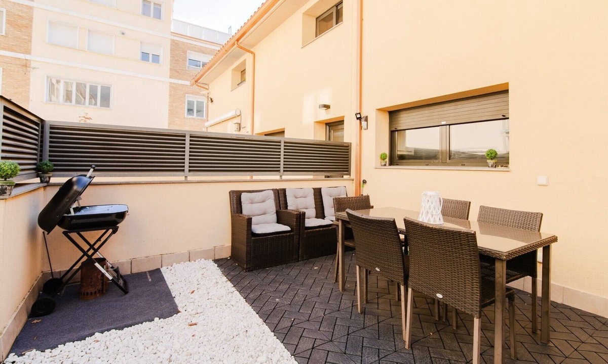 Cercs House | Holiday Home 'Ca Baells' with Private Terrace and Wi-Fi