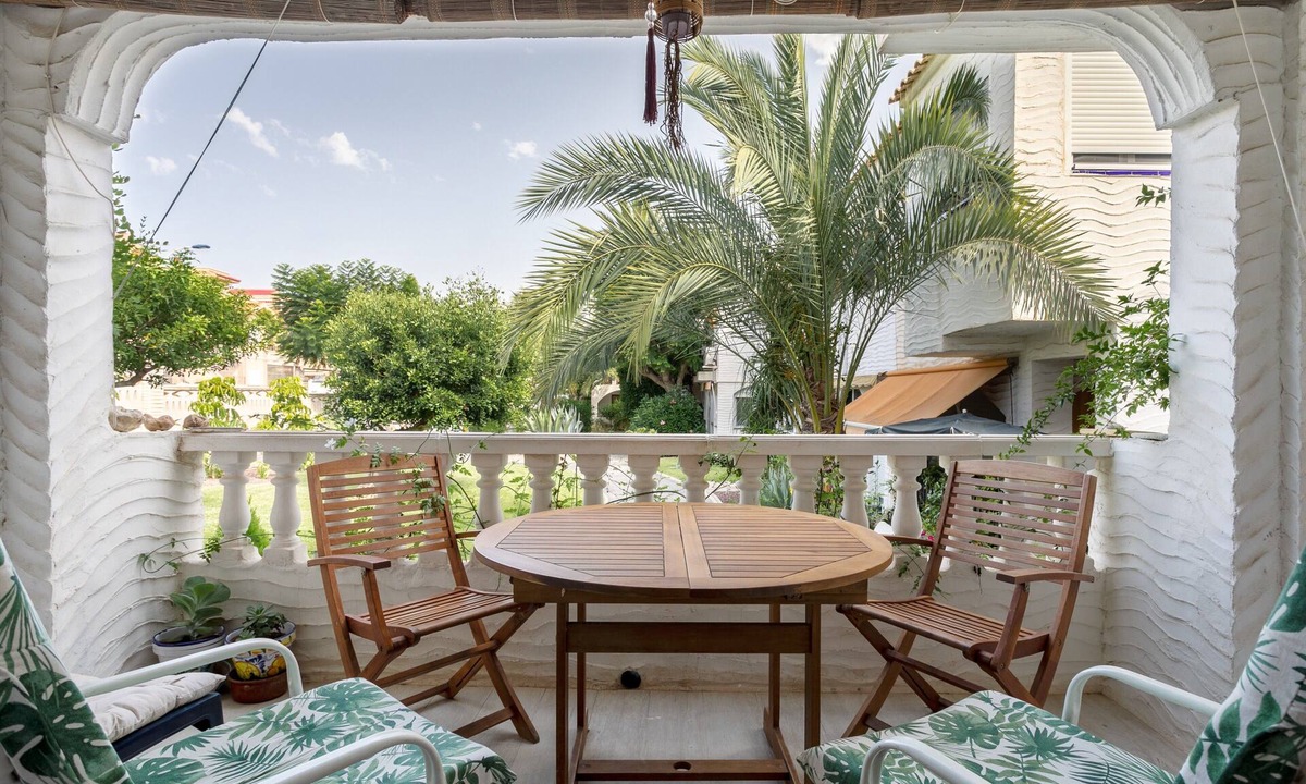 Gran Alacant House | Holiday Home 'Casa en la playa con piscinas A' with Shared Pool, Garden and Air Conditioning