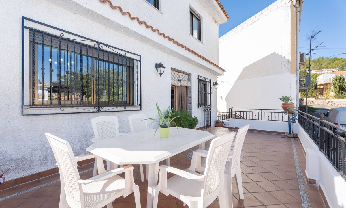 Yatova House | Holiday Home 'Ca La Morancica' with Mountain Views, Wi-Fi and Air Conditioning