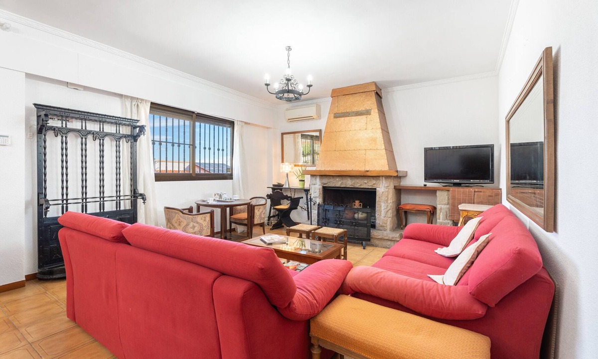 Yatova Ski Chalet | Holiday Home 'Ca La Morancica' with Mountain Views, Wi-Fi & Air Conditioning