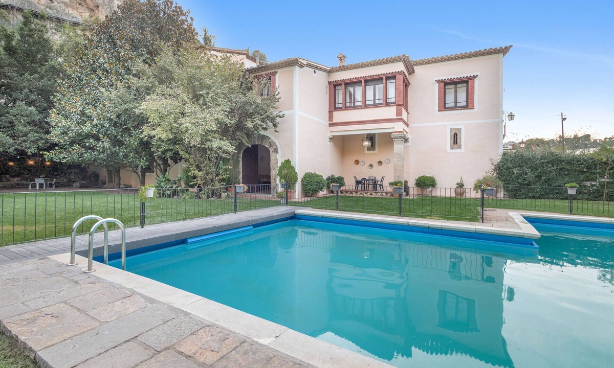 Capellades House | Holiday Home "Can Lluís" with Mountain View, Pool, Garden & Wi-Fi