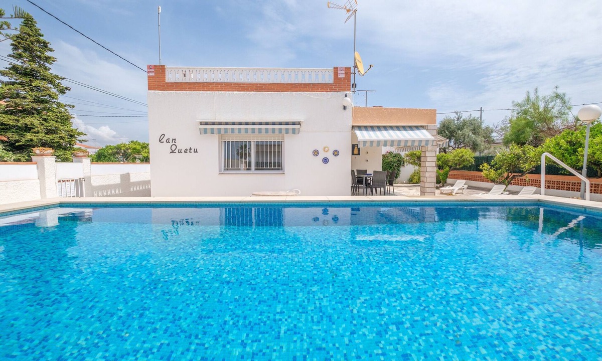 Vinaros Villa | Holiday Home "Can Quetu" with Private Pool, Terrace, and Wi-Fi
