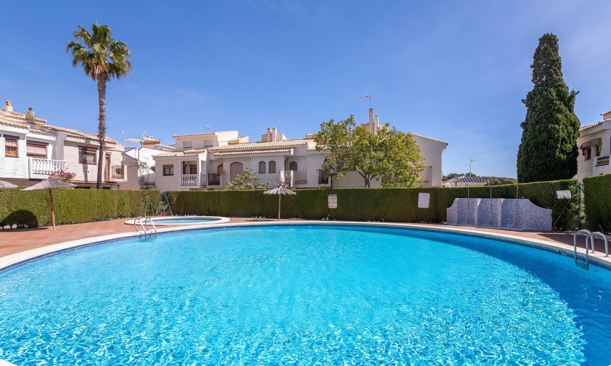 Gran Alacant House | Holiday Home 'Casa en la playa con piscinas 11 A' with Shared Pool, Wi-Fi and Air Conditioning
