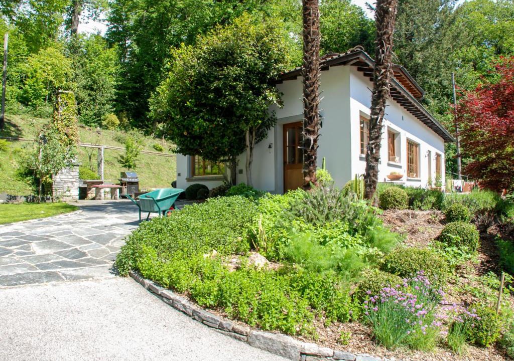 Carona House | Holiday Home CASA GIRR