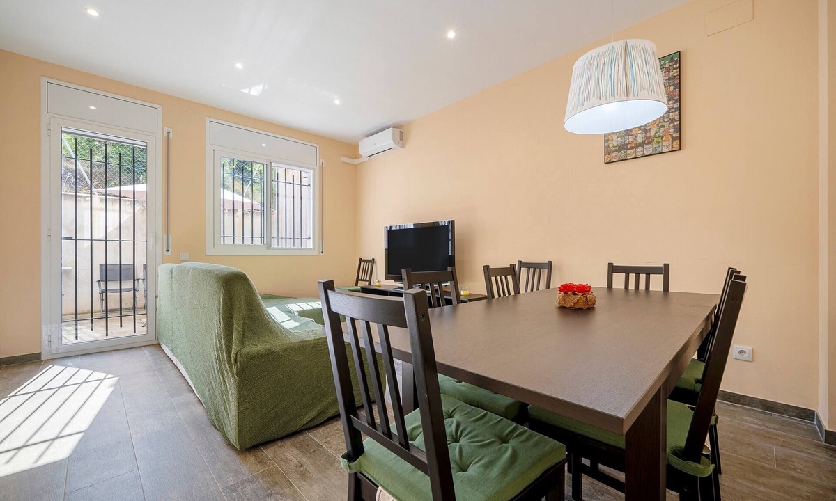 Aldover House | Holiday Home 'Casa Lluma' with Mountain View, Wi-Fi and Air Conditioning