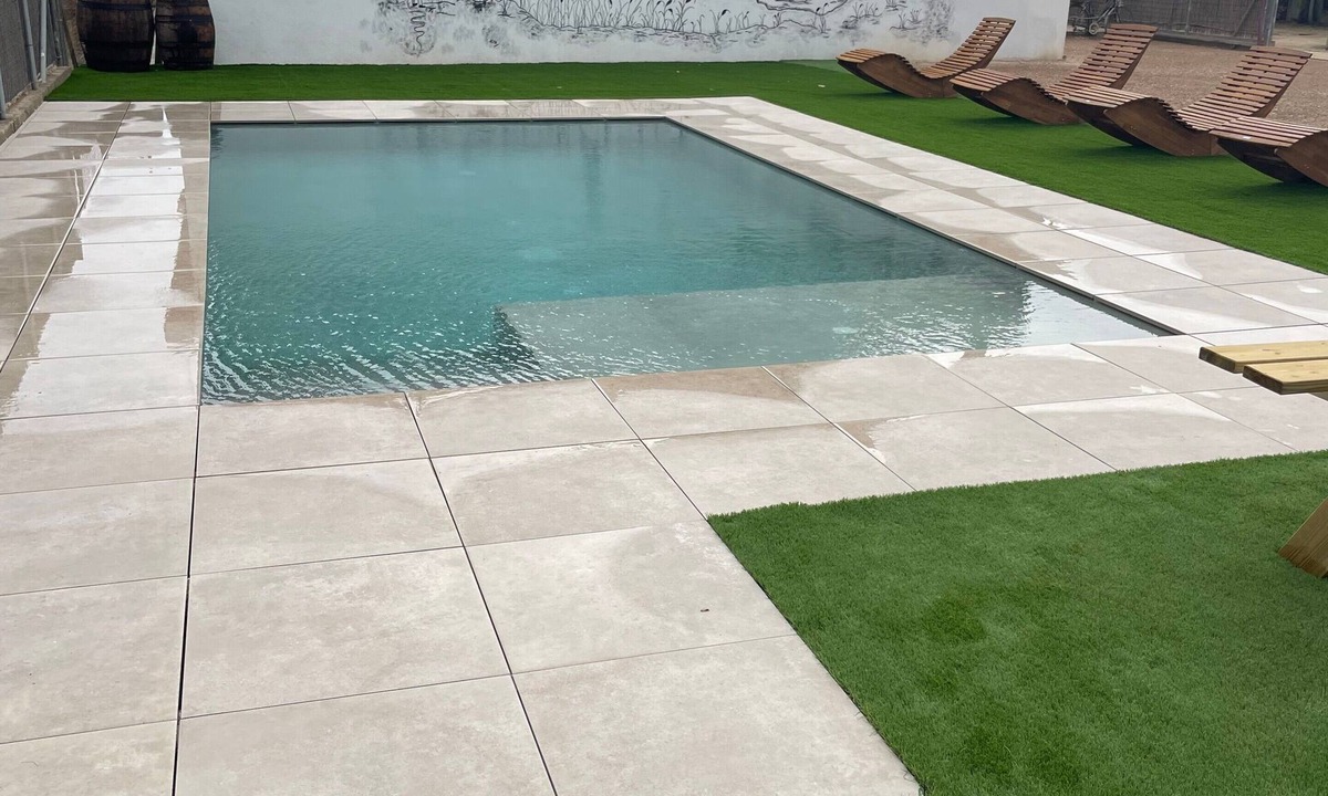Deltebre House | Holiday Home "Casa Rural Mestre" with Shared Outdoor Pool, A/C, and Wi-Fi