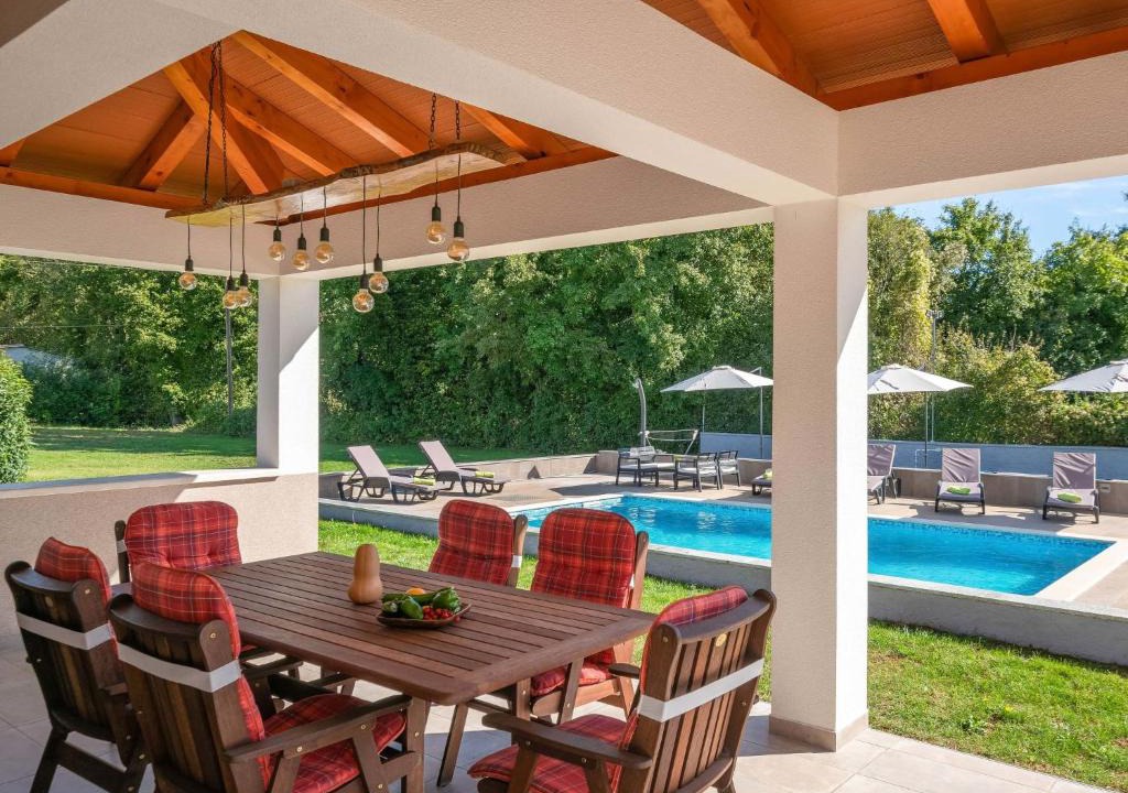 Prodol House | Holiday Home Casetta Filip by Interhome