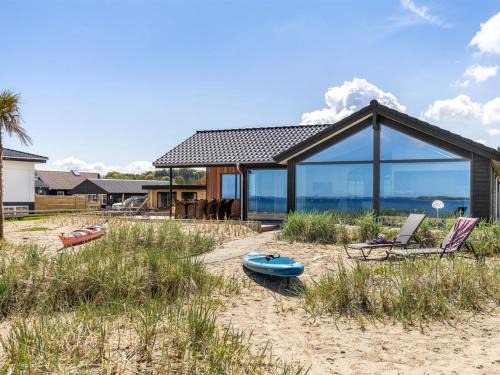 Grønninghoved Strand House | Holiday Home Catalina - 30m from the sea by Interhome
