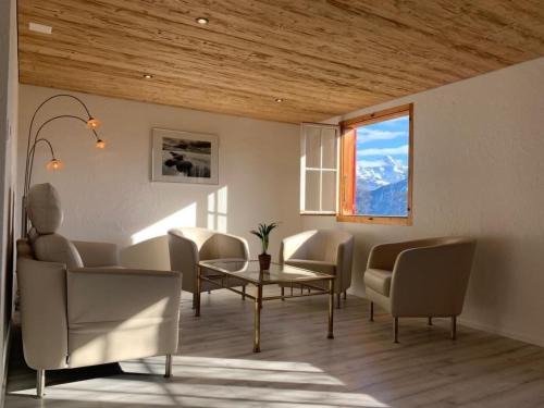 Sundlauenen House | Holiday Home Chalet Felsli by Interhome