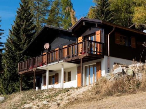 Bellwald House | Holiday Home Chalet Heidelbeeri by Interhome