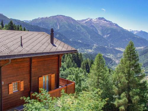 Bellwald House | Holiday Home Charis by Interhome