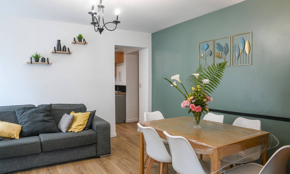 Saint-Beron House | Holiday Home 'Charming House in Saint Béron' with Mountain View, Wi-Fi and Air Conditioning