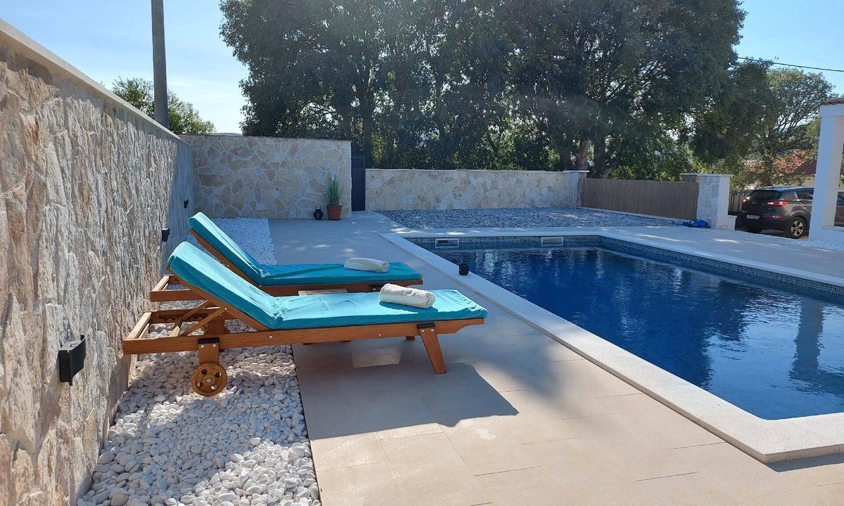 Pozorac House | Holiday home "Charmy Luna" with pool