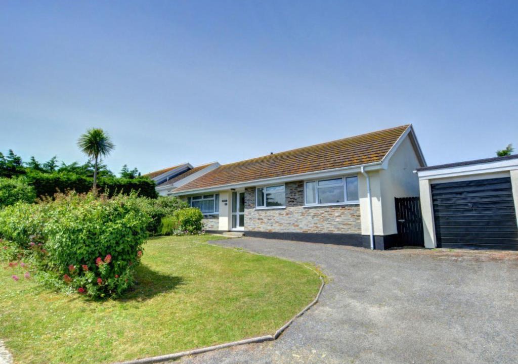 Constantine Bay House | Holiday Home Crescent by Interhome