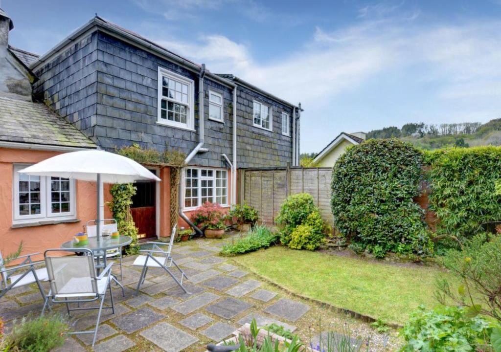 Hessenford House | Holiday Home Currence by Interhome