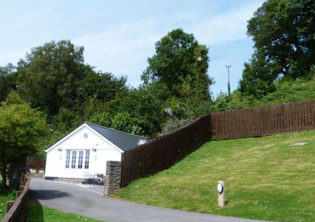 Nantgarw House | Holiday Home Cysgod y Coed