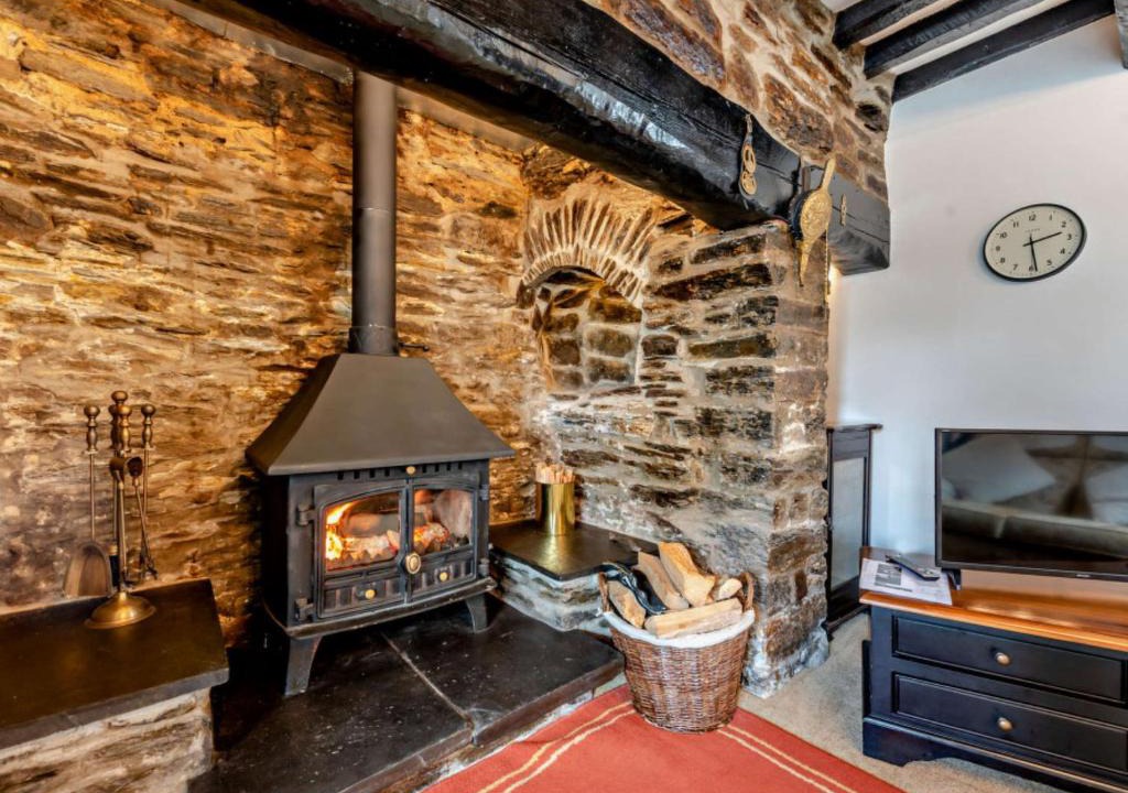 Llangeler House | Holiday Home Daisy by Interhome