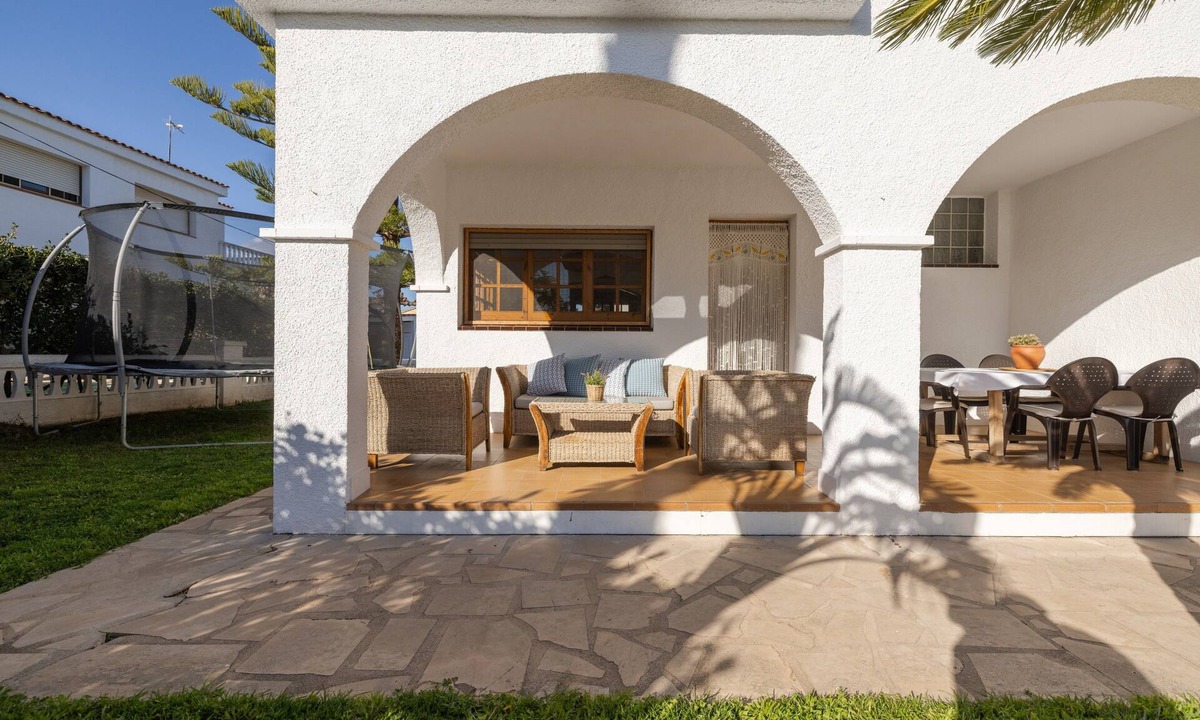 Alcanar House | Holiday Home 'Deltabahia' with Shared Pool, Wi-Fi and Air Conditioning