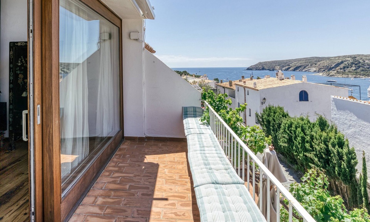 Portlligat House | Holiday Home 'Designer House with Panoramic Views' with Sea View and Air Conditioning