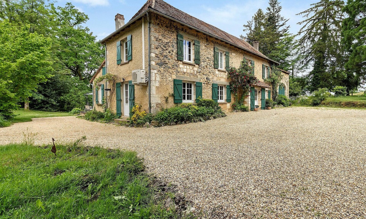 Thiviers House | Holiday Home “Domaine De La Sablière” with Private Pool, Wi-Fi, and Air Conditioning