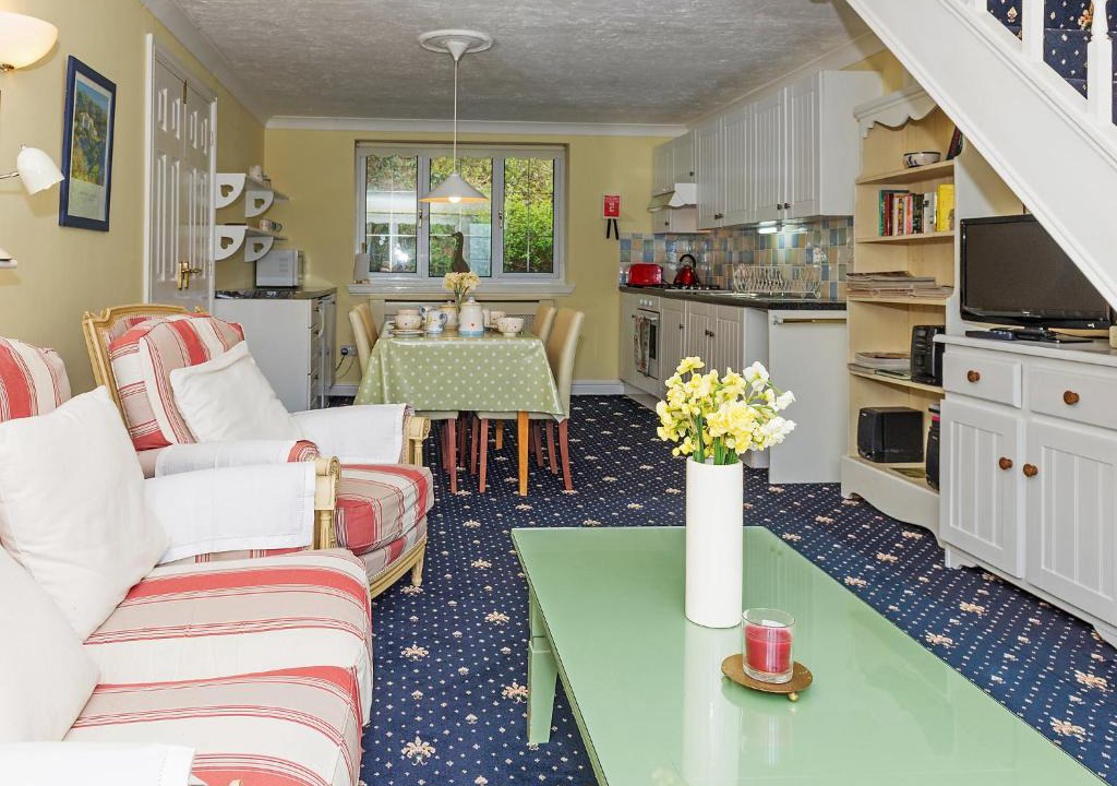 Liskeard House | Holiday Home Ducks Dive by Interhome