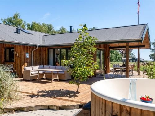 Nordost House | Holiday Home Duco - 780m from the sea by Interhome