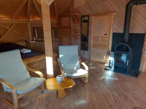 Sundlauenen House | Holiday Home Einzigartige Holzhütte mit Bergpanorama by Interhome