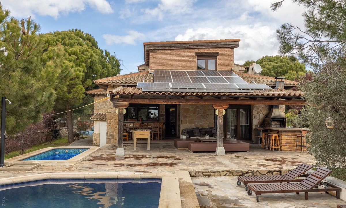 El Berrueco House | Holiday Home 'El Berrueco' with Mountain View, Private Pool and Wi-Fi