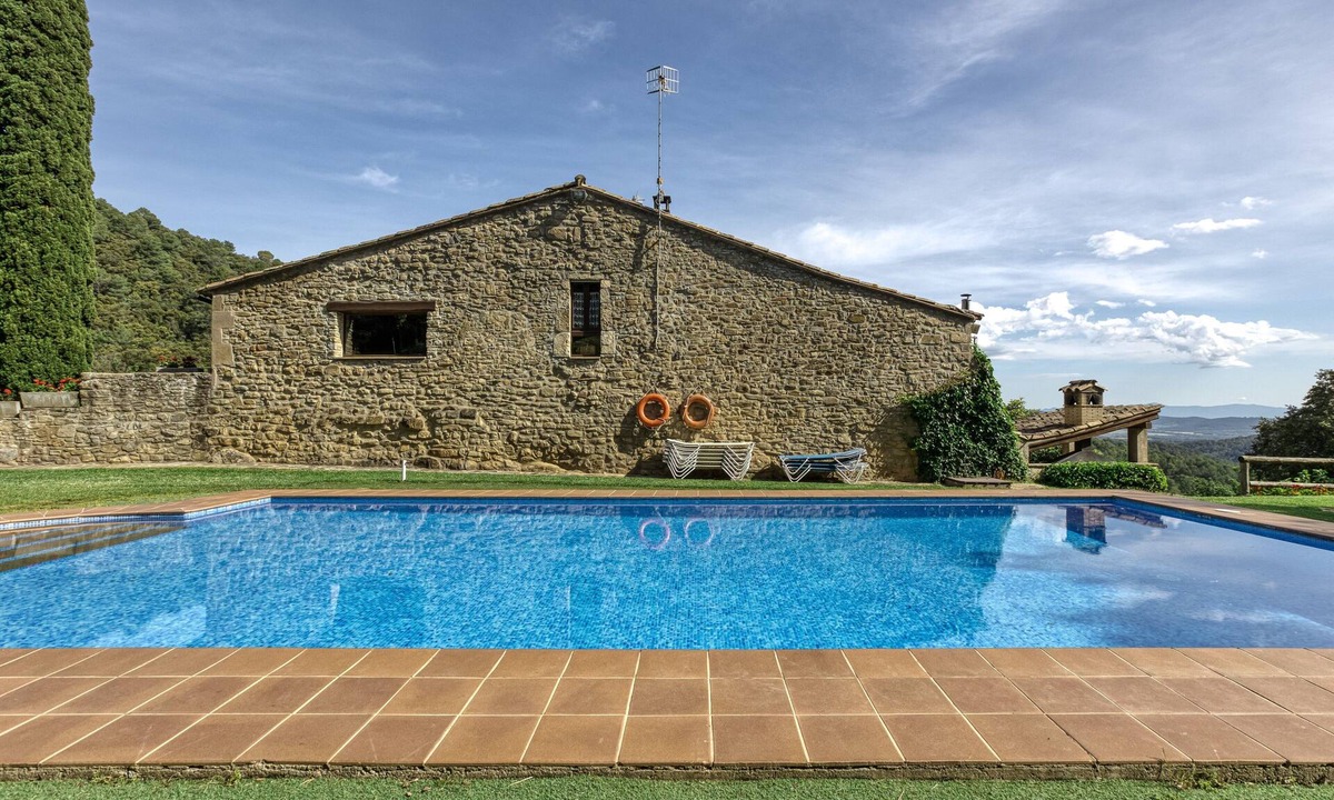 Merlant House | Holiday Home 'El Paller 2 De Can Soler' with Mountain Views, Shared Pool and Wi-Fi
