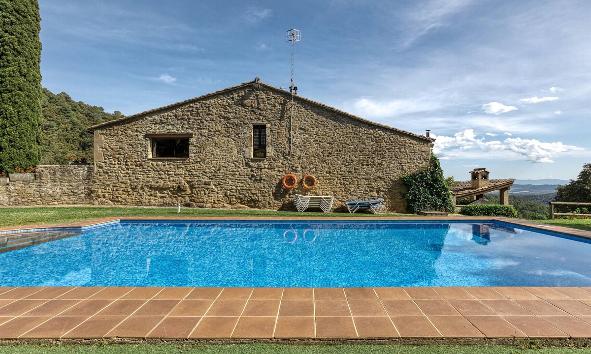 Merlant House | Holiday Home 'El Paller 2 De Can Soler' with Mountain Views, Shared Pool and Wi-Fi