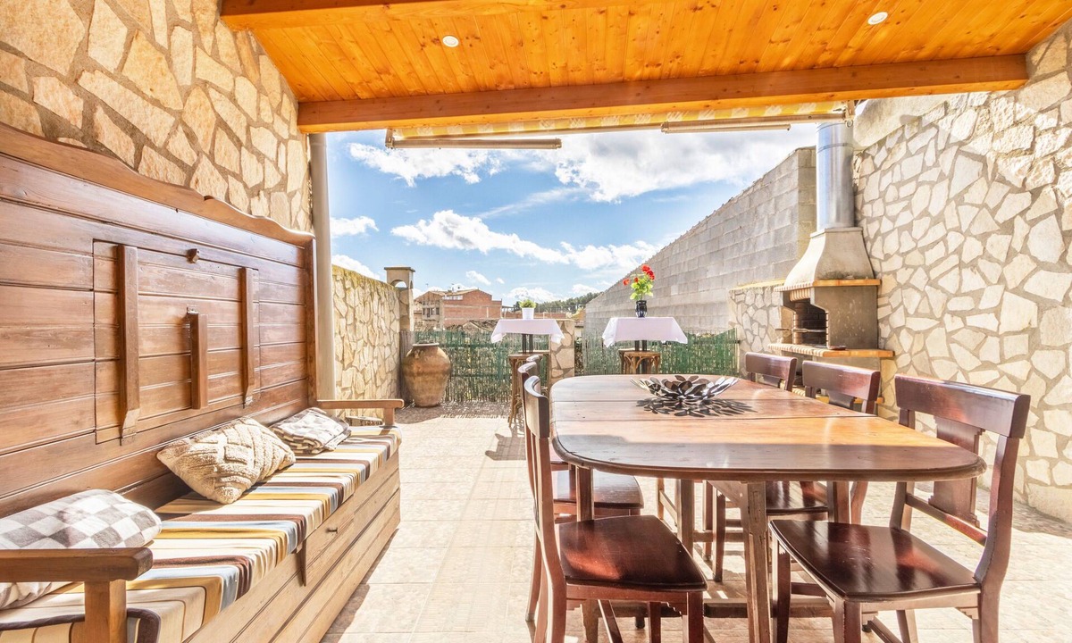 Maials House | Holiday Home 'El Petit Maialenc' with Mountain View and Air Conditioning